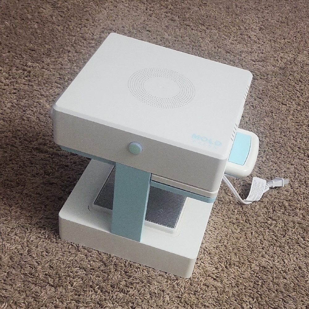 White and Blue Mold Press